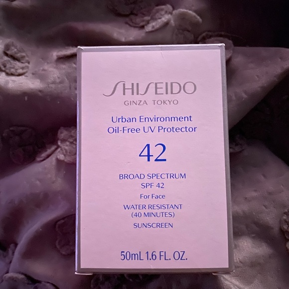 Shiseido Oil-Free UV Protector SPF 42 - Picture 2 of 7